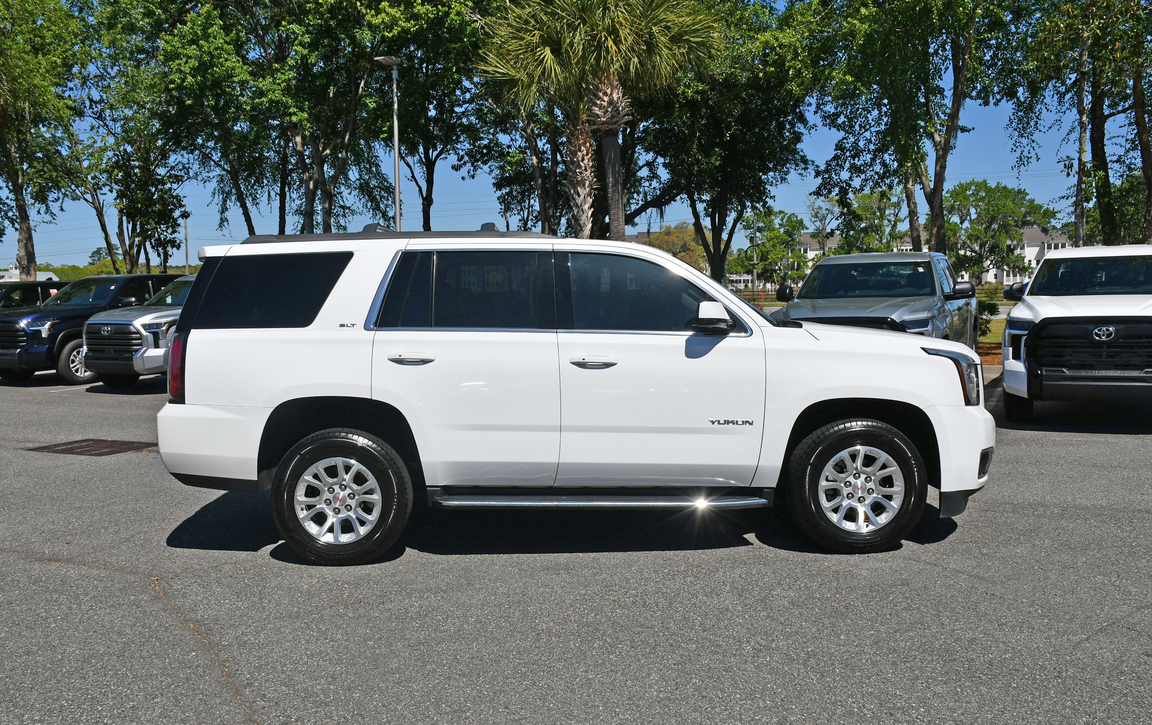 Used 2017 GMC Yukon SLT image 5