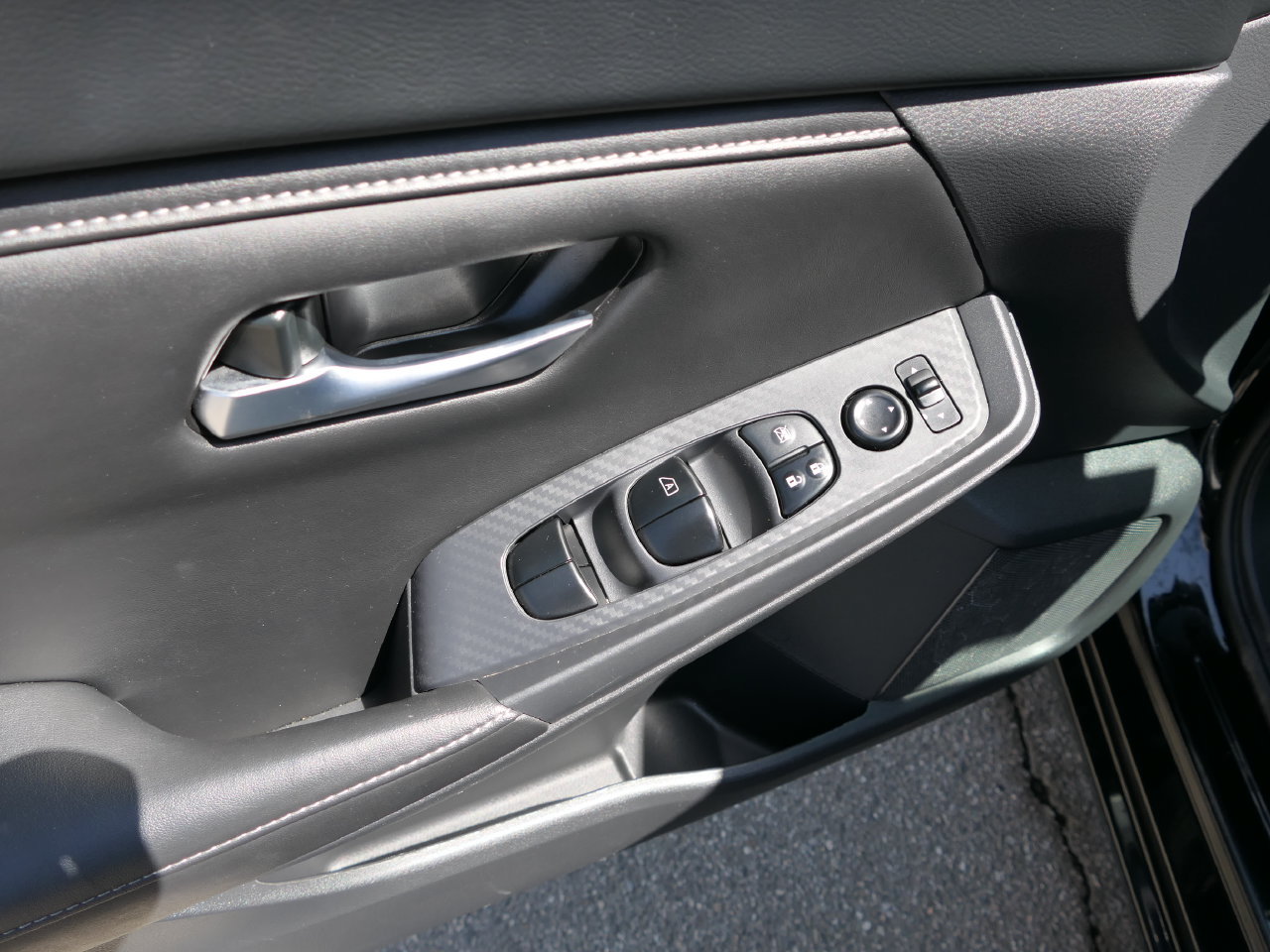 Used 2024 Nissan Sentra SV FWD image 13