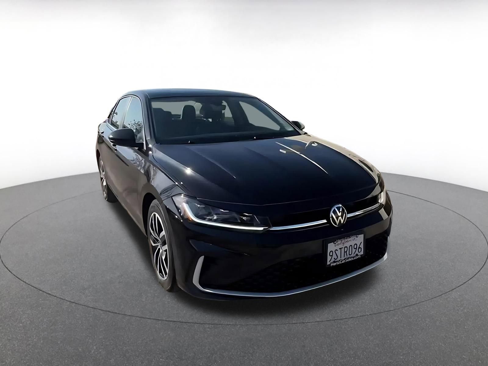 Used 2025 Volkswagen Jetta SE image 3