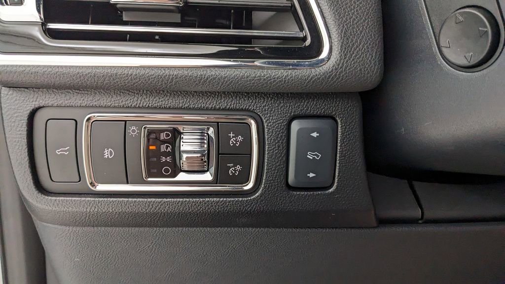 Used 2023 Lincoln Navigator L Reserve w/ Equipment Group 201A image 23