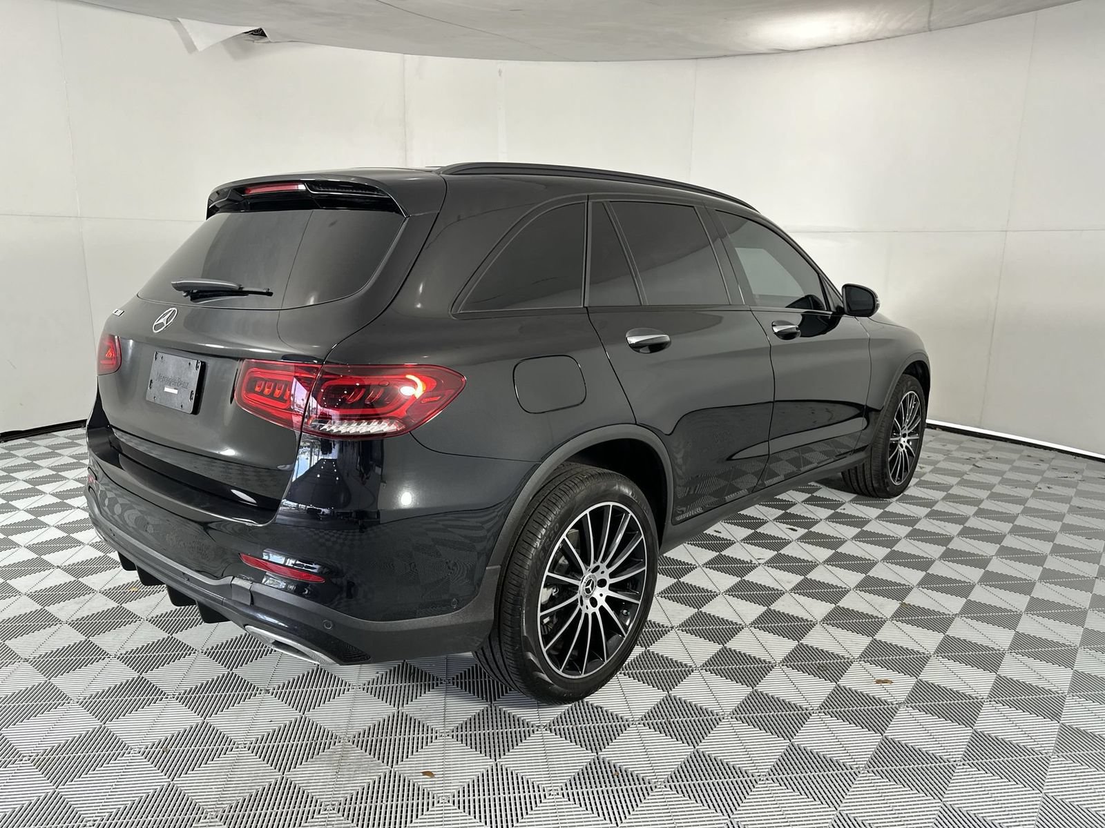 Used 2022 Mercedes-Benz GLC 300 w/ AMG Line image 8