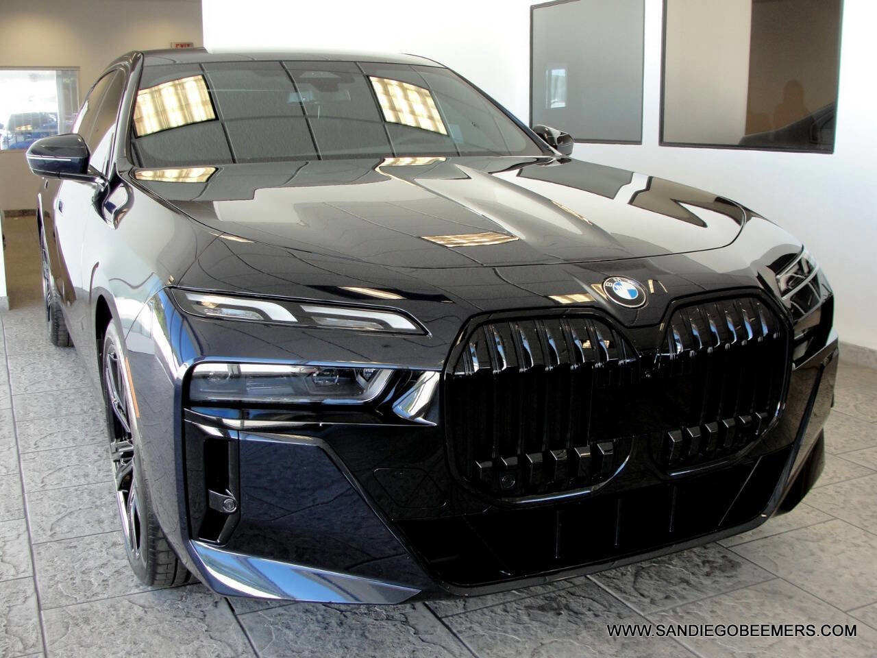 Used 2023 BMW 740i 740i M SPORT PRO+HUD+SWAROVSKI w/ Parking Assistance Package image 23