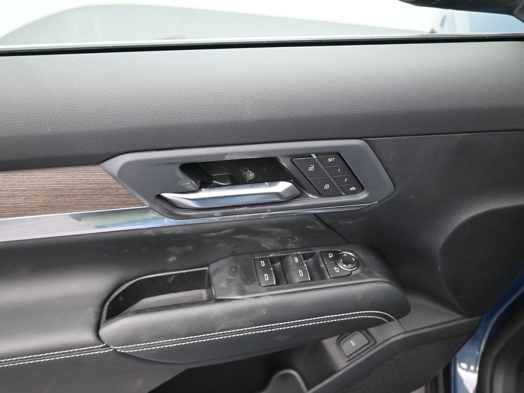 New 2026 GMC Terrain Denali w/ LPO, Black Badging Package image 11