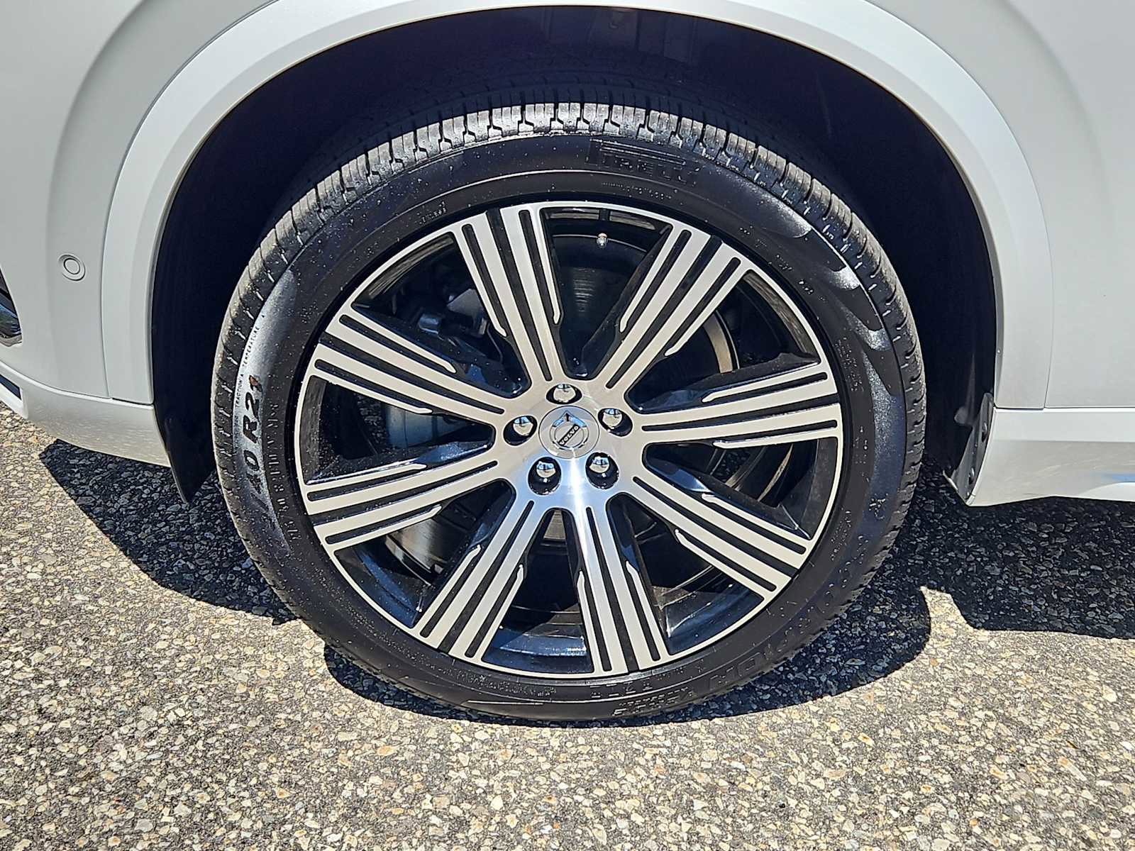 Used 2025 Volvo XC90 B6 Plus w/ Protection Package Premier AWD/4WD image 2