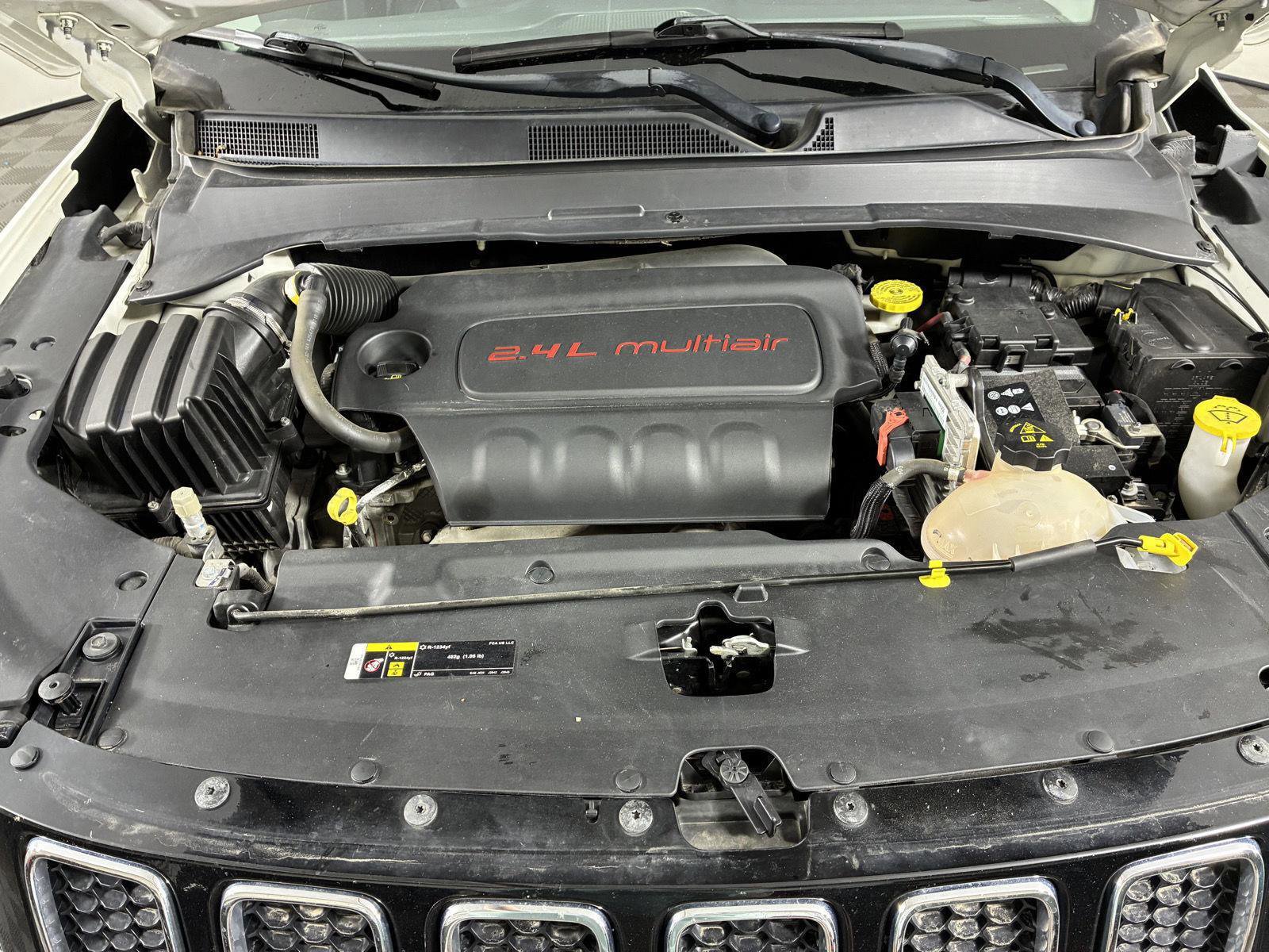 Used 2018 Jeep Compass Latitude w/ Popular Equipment Group AWD/4WD image 8