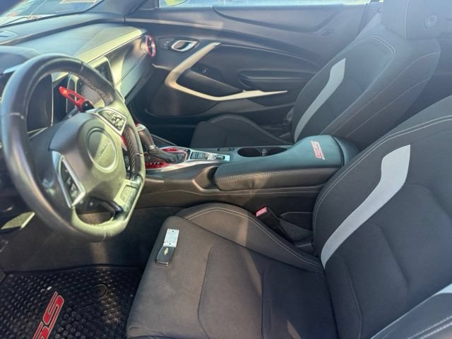 Used 2017 Chevrolet Camaro SS RWD image 9