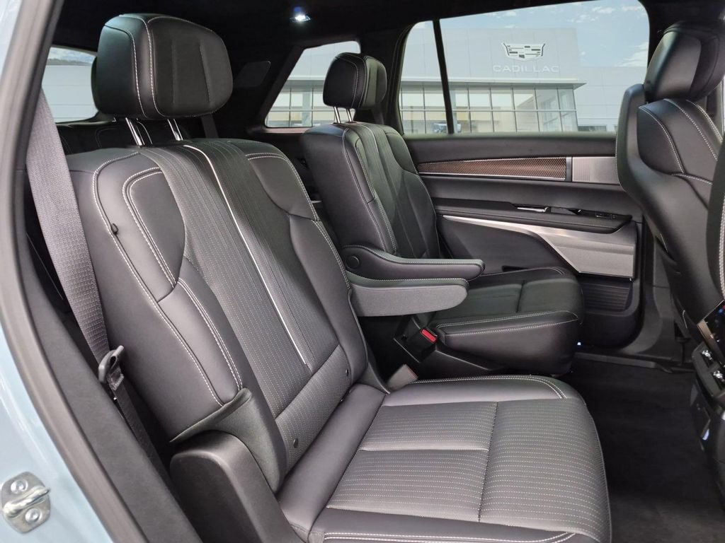 Certified 2026 Cadillac Vistiq Sport AWD/4WD image 12