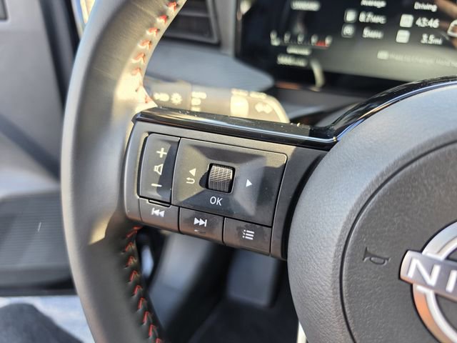 Used 2025 Nissan Kicks SR FWD image 19
