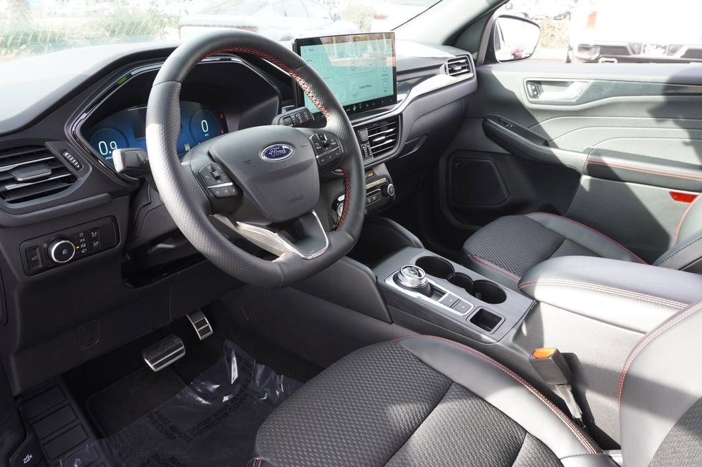 Used 2024 Ford Escape ST-Line Select w/ Tech Pack #2 image 16