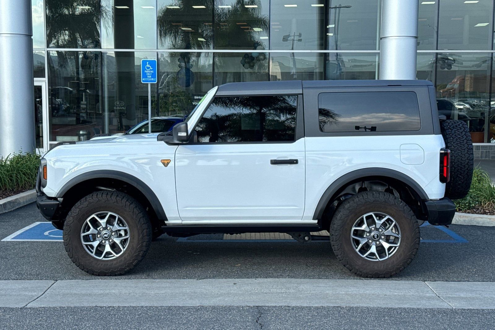 Used 2024 Ford Bronco Badlands image 8
