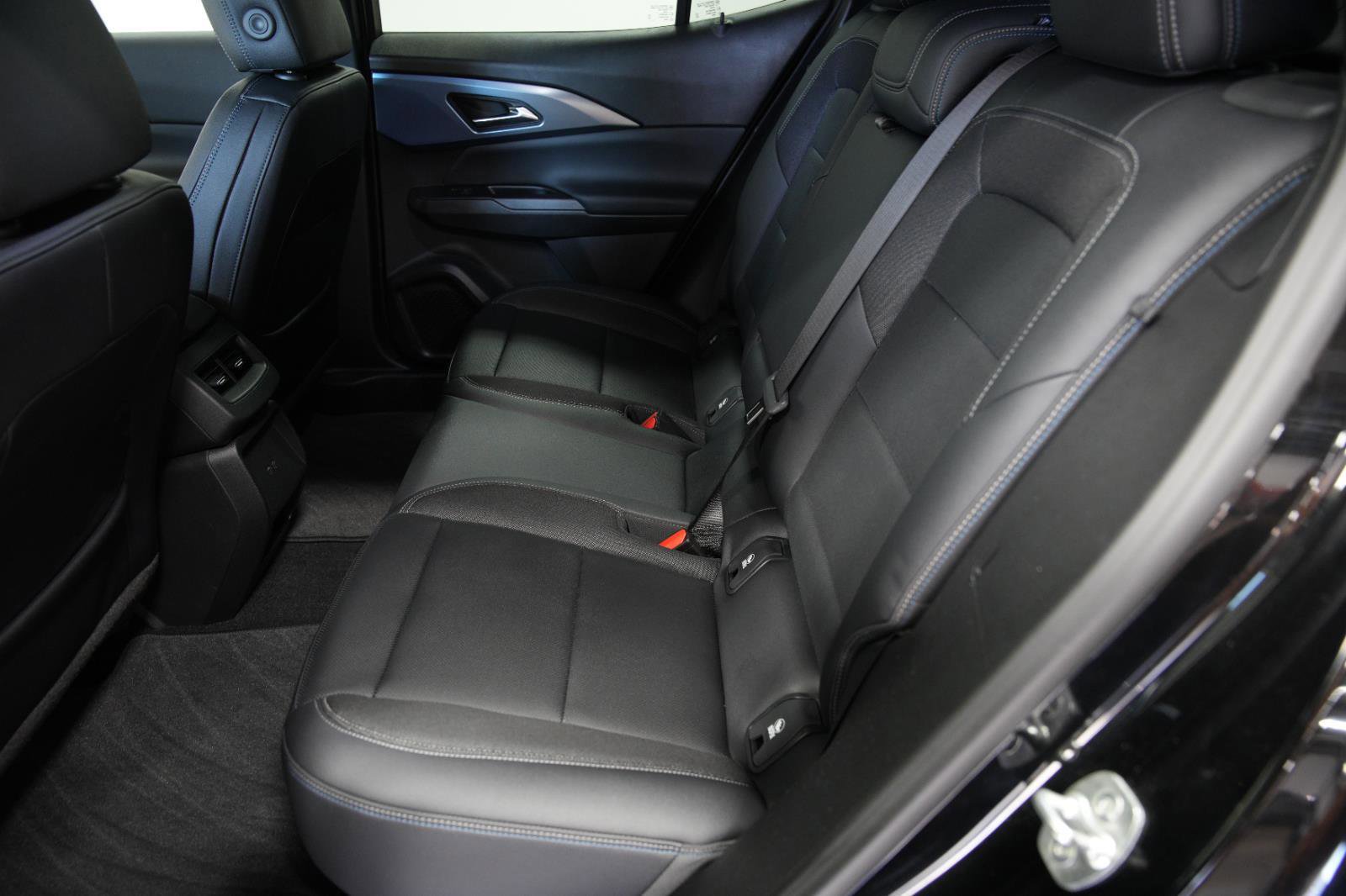 Used 2025 Chevrolet Equinox EV LT w/ Convenience Package image 20