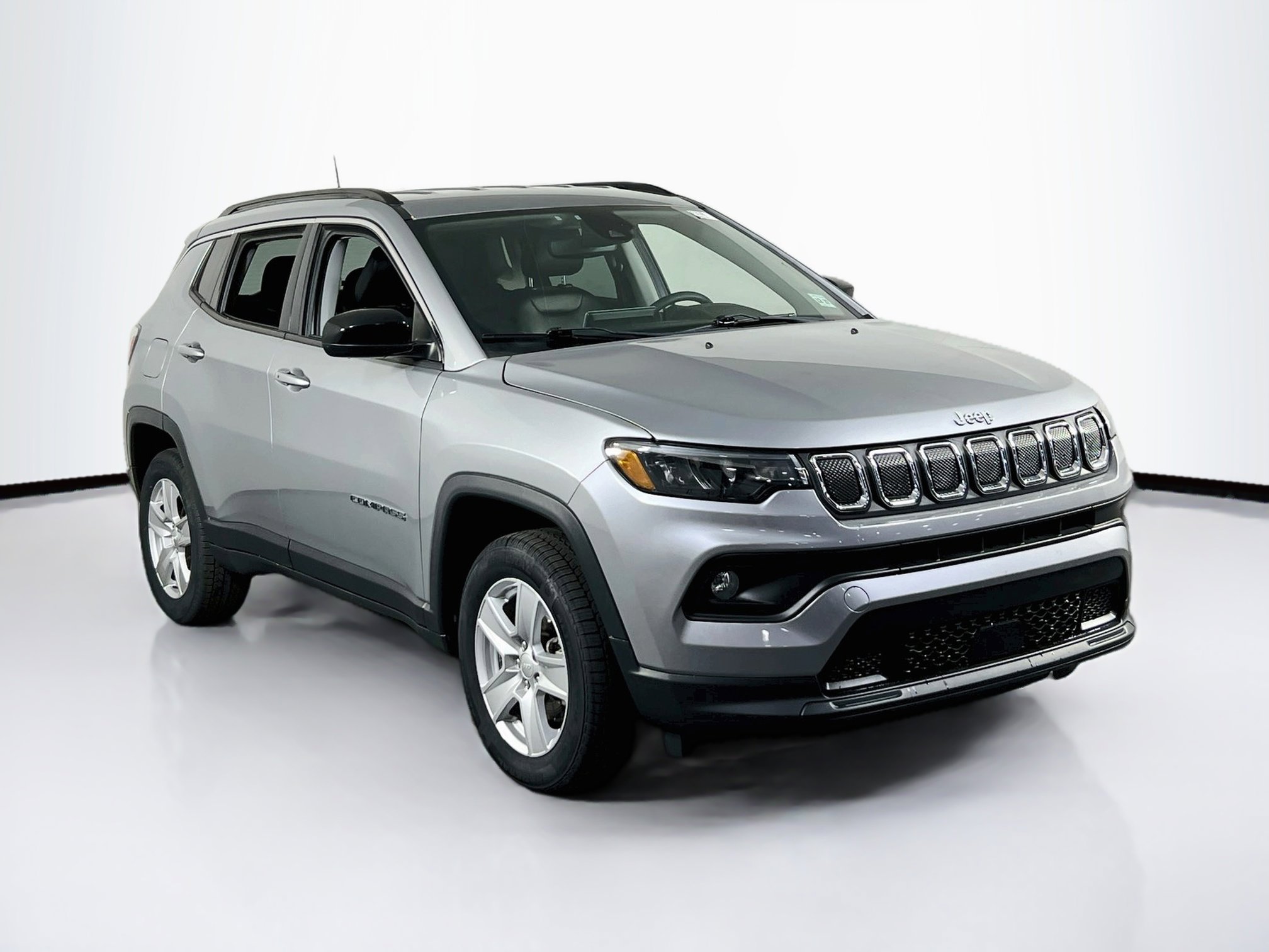 Used 2022 Jeep Compass Latitude AWD/4WD image 3