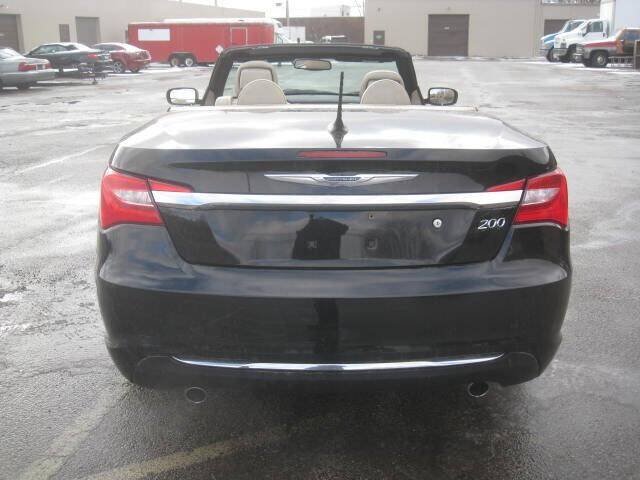 Used 2011 Chrysler 200 Limited FWD image 6