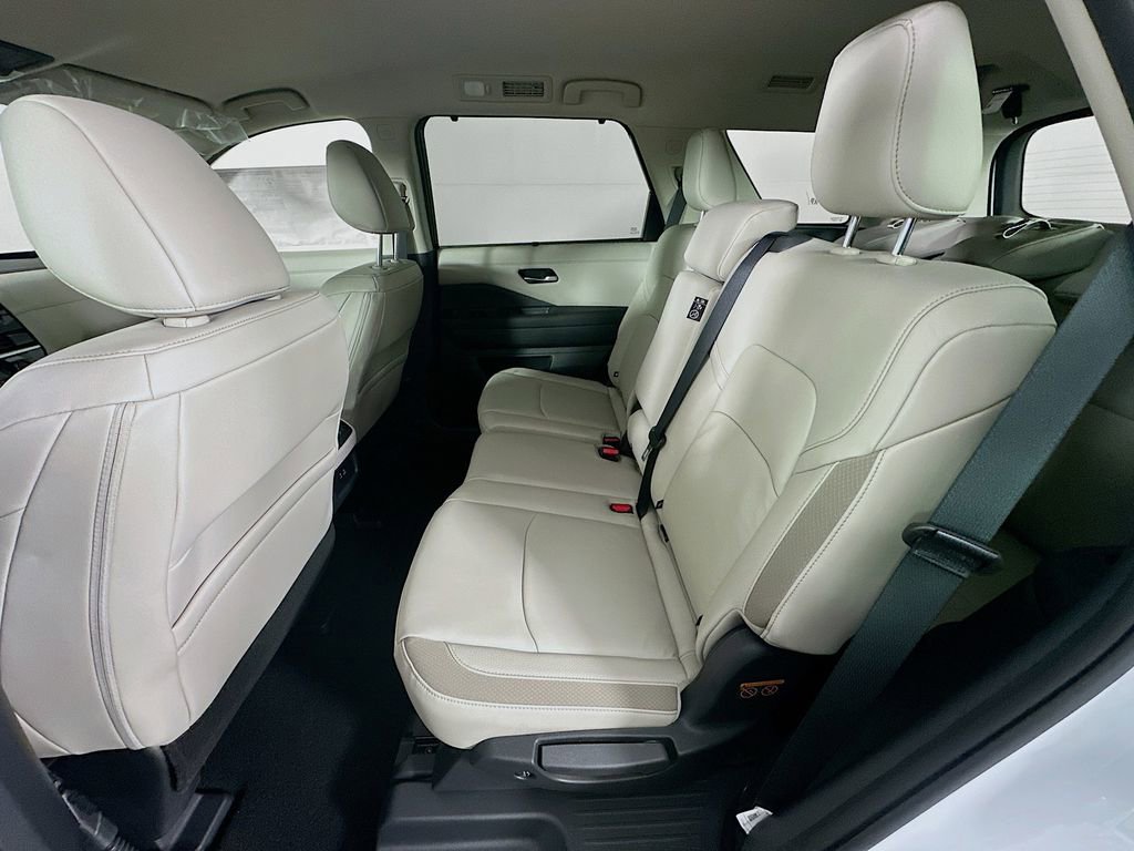 New 2025 Nissan Pathfinder SL w/ Black Appearance Package image 32