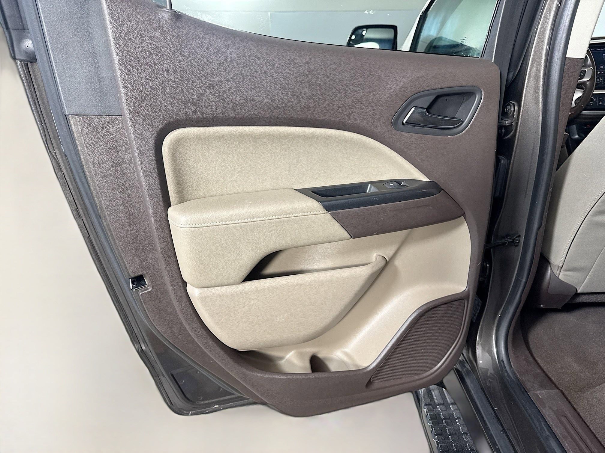 Used 2020 GMC Canyon SLE w/ SLE Convenience Package image 26