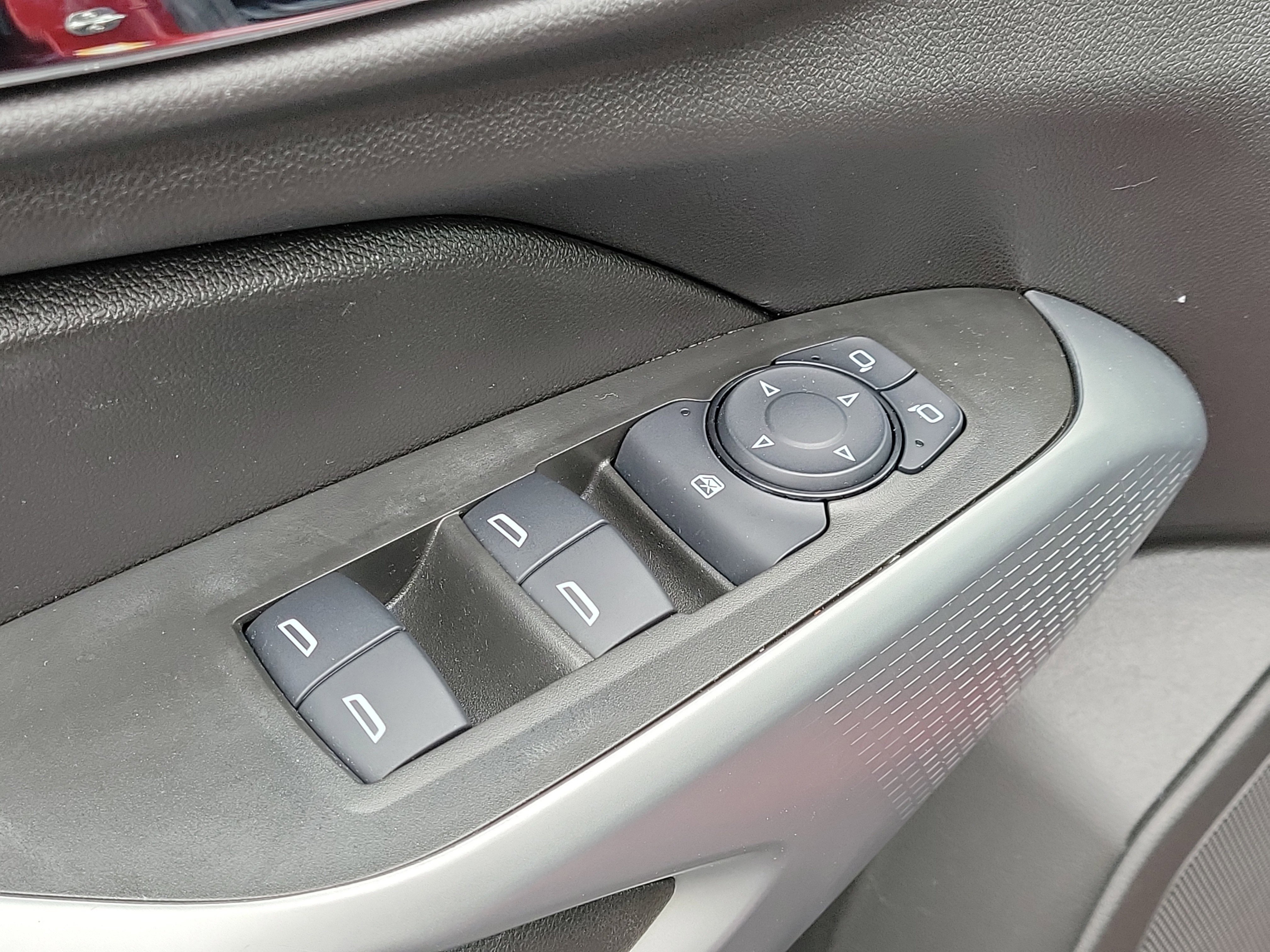 Used 2025 Chevrolet Trax RS w/ Driver Confidence Package image 18