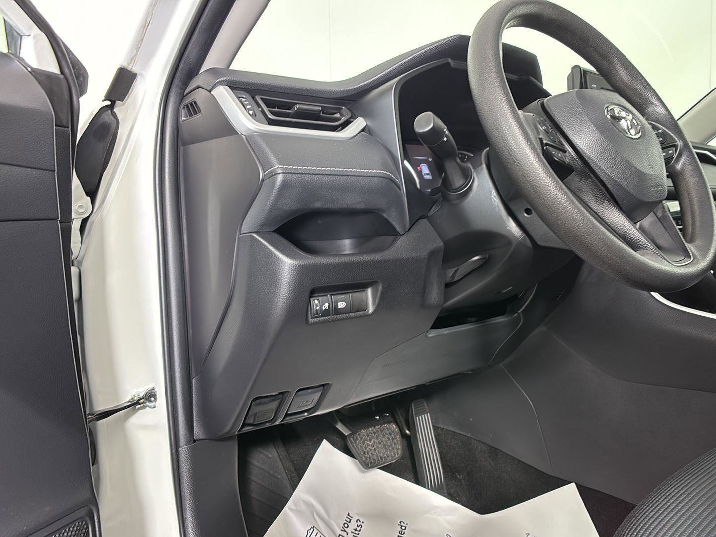Used 2022 Toyota RAV4 LE AWD/4WD image 23
