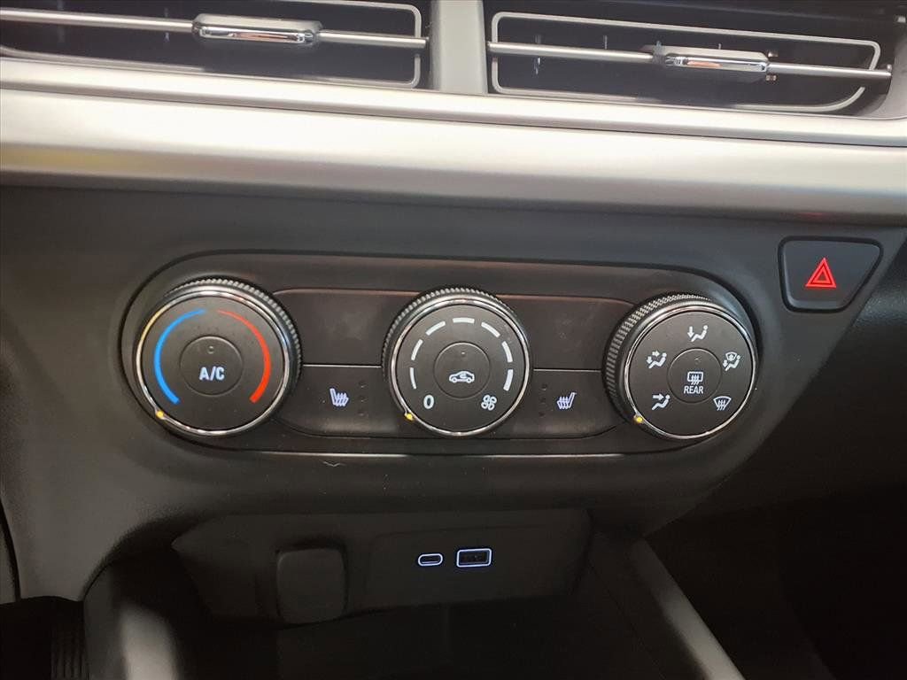 Used 2025 Chevrolet Trax RS w/ Driver Confidence Package image 16