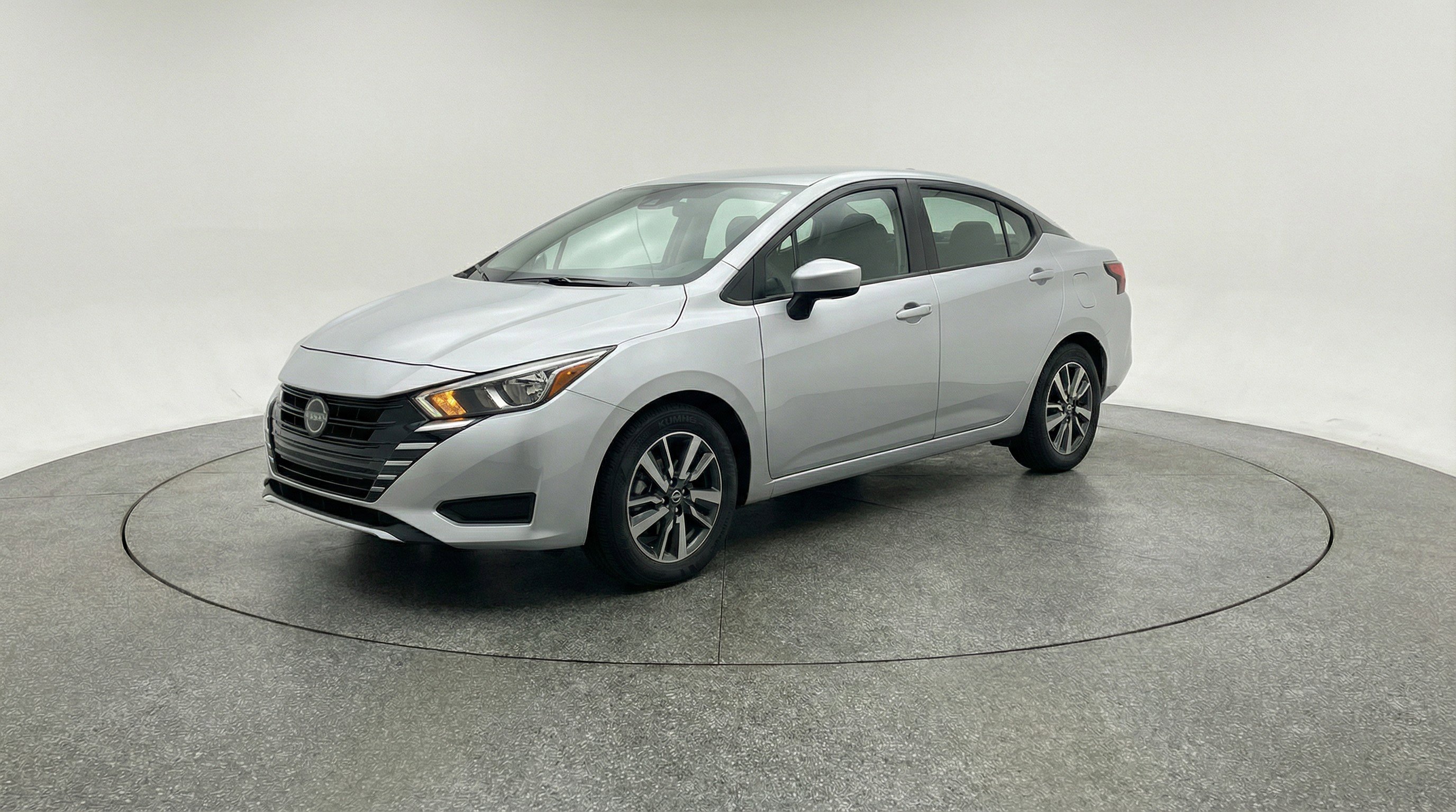Used 2025 Nissan Versa SV FWD image 3