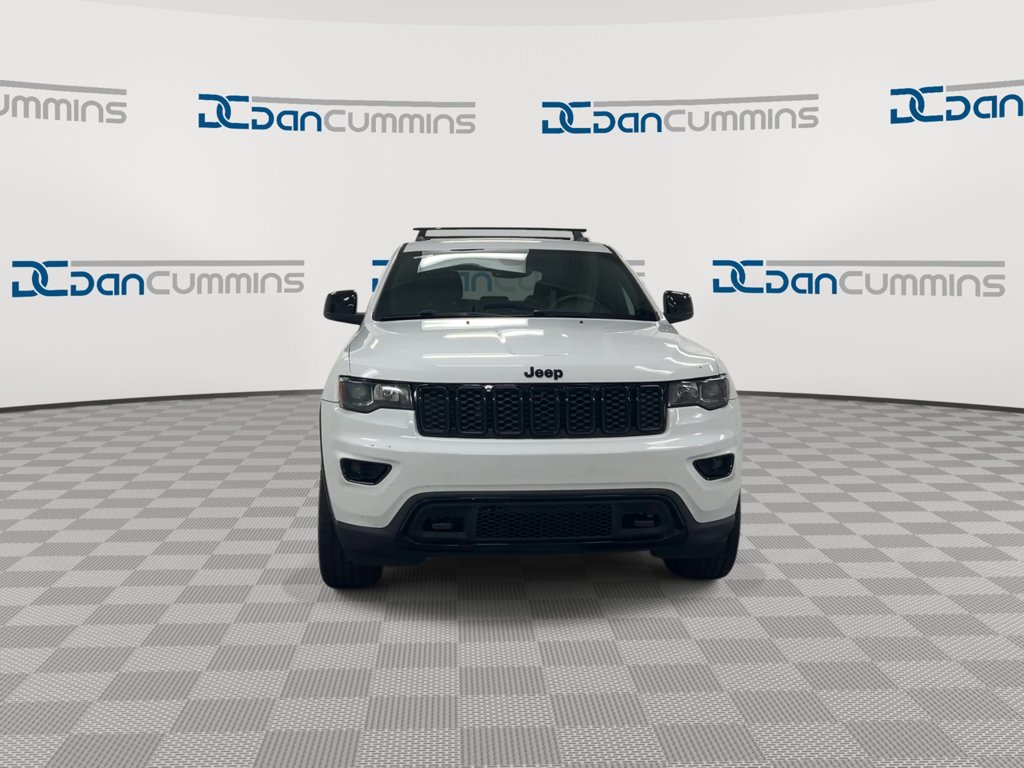 Used 2018 Jeep Grand Cherokee Laredo AWD/4WD image 3