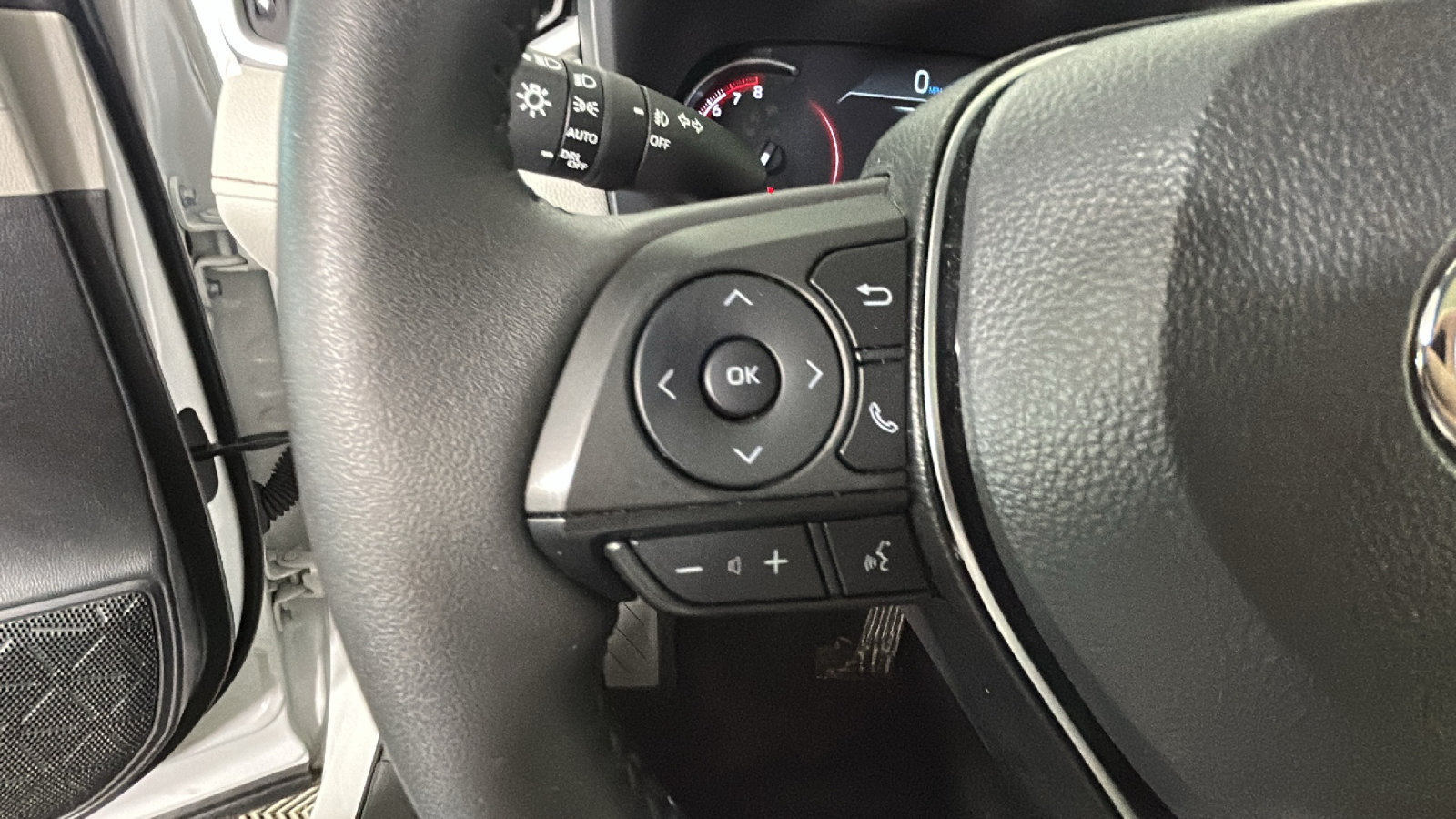 Used 2025 Toyota RAV4 XLE Premium w/ Weather Package AWD/4WD image 19