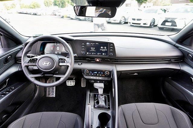 Certified 2026 Hyundai Elantra Sport image 17