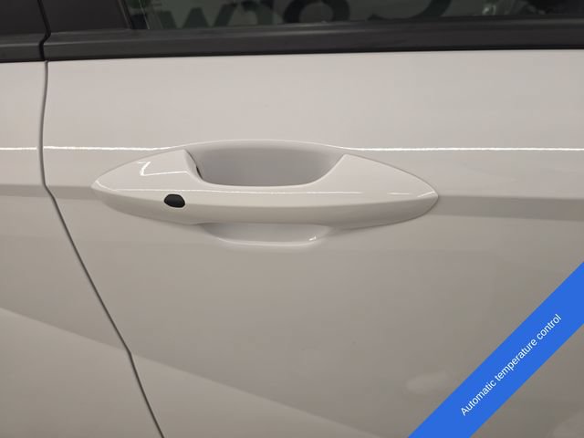 Used 2025 Hyundai Kona SEL AWD/4WD image 8