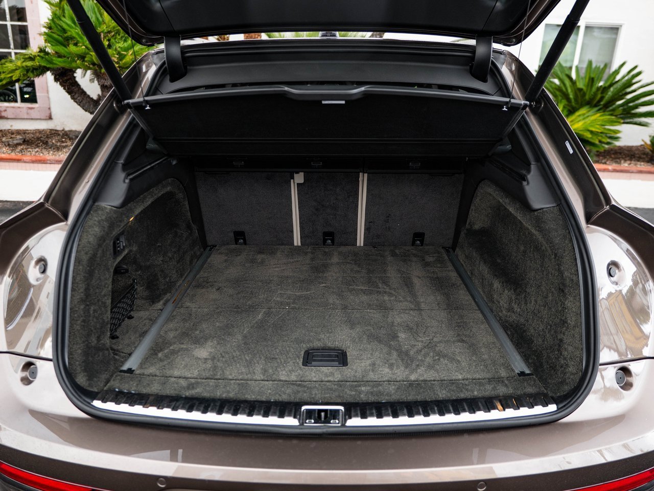 Used 2022 Bentley Bentayga image 38