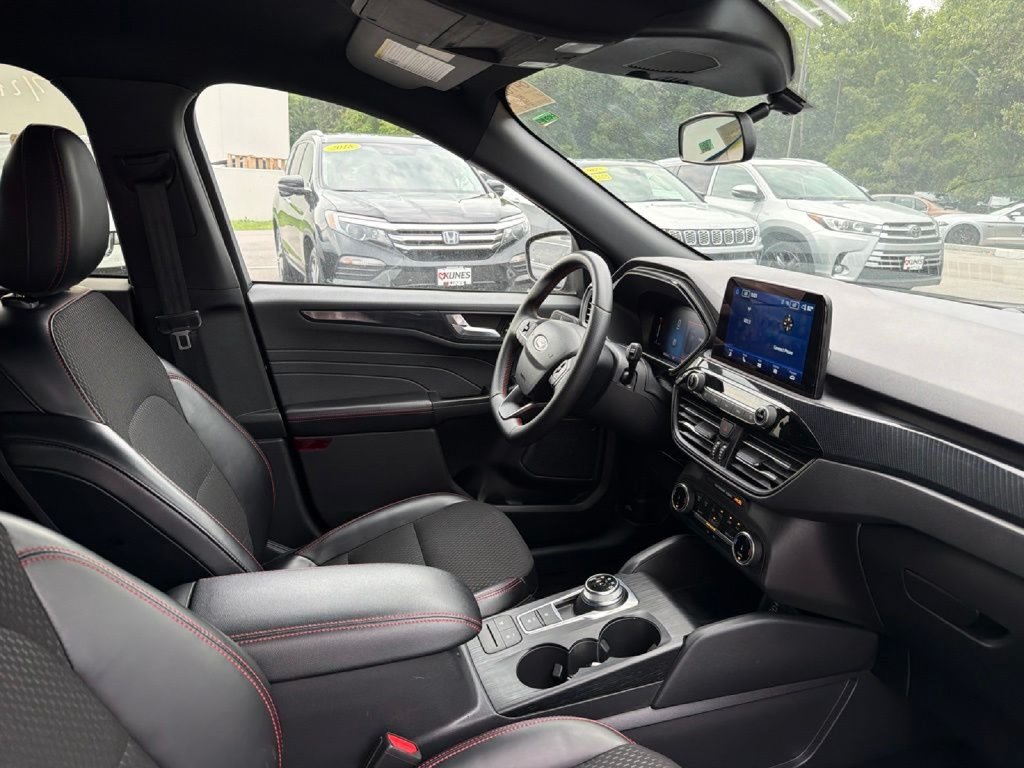 Used 2025 Ford Escape ST-Line FWD image 12