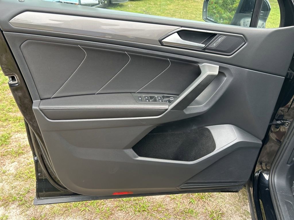 Used 2023 Volkswagen Tiguan SE image 17