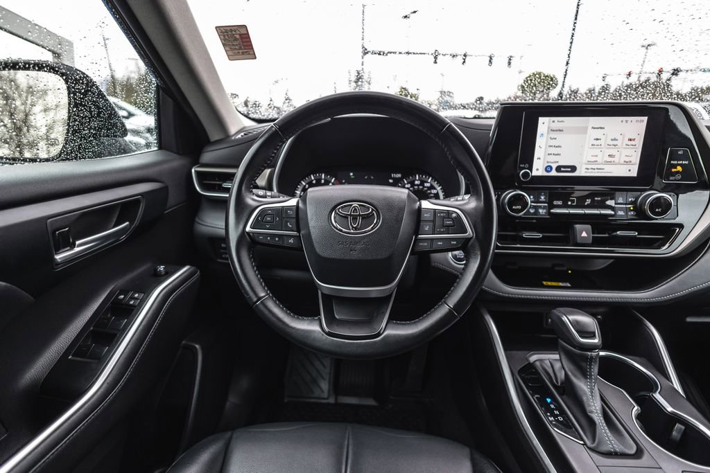 Used 2023 Toyota Highlander XLE image 28