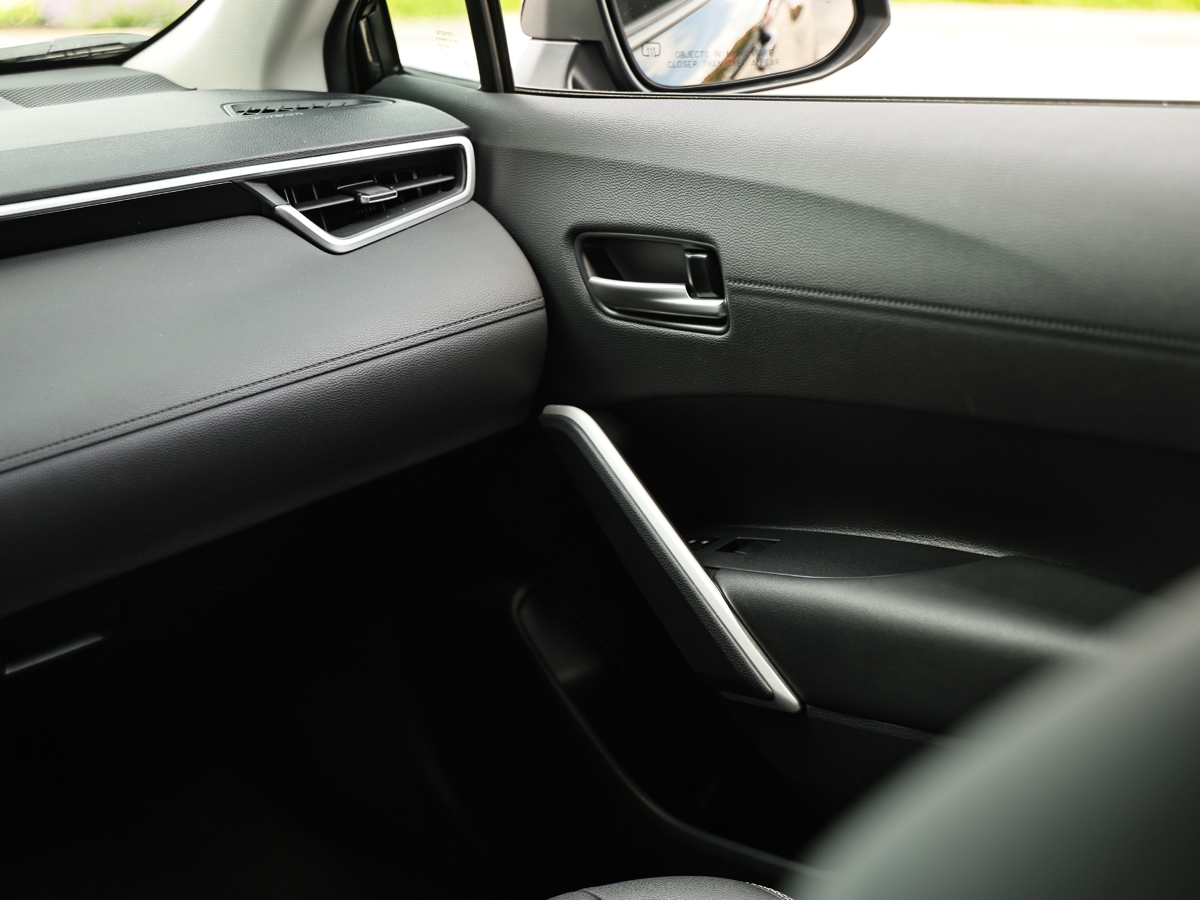 Used 2026 Toyota Corolla Cross XLE FWD image 28