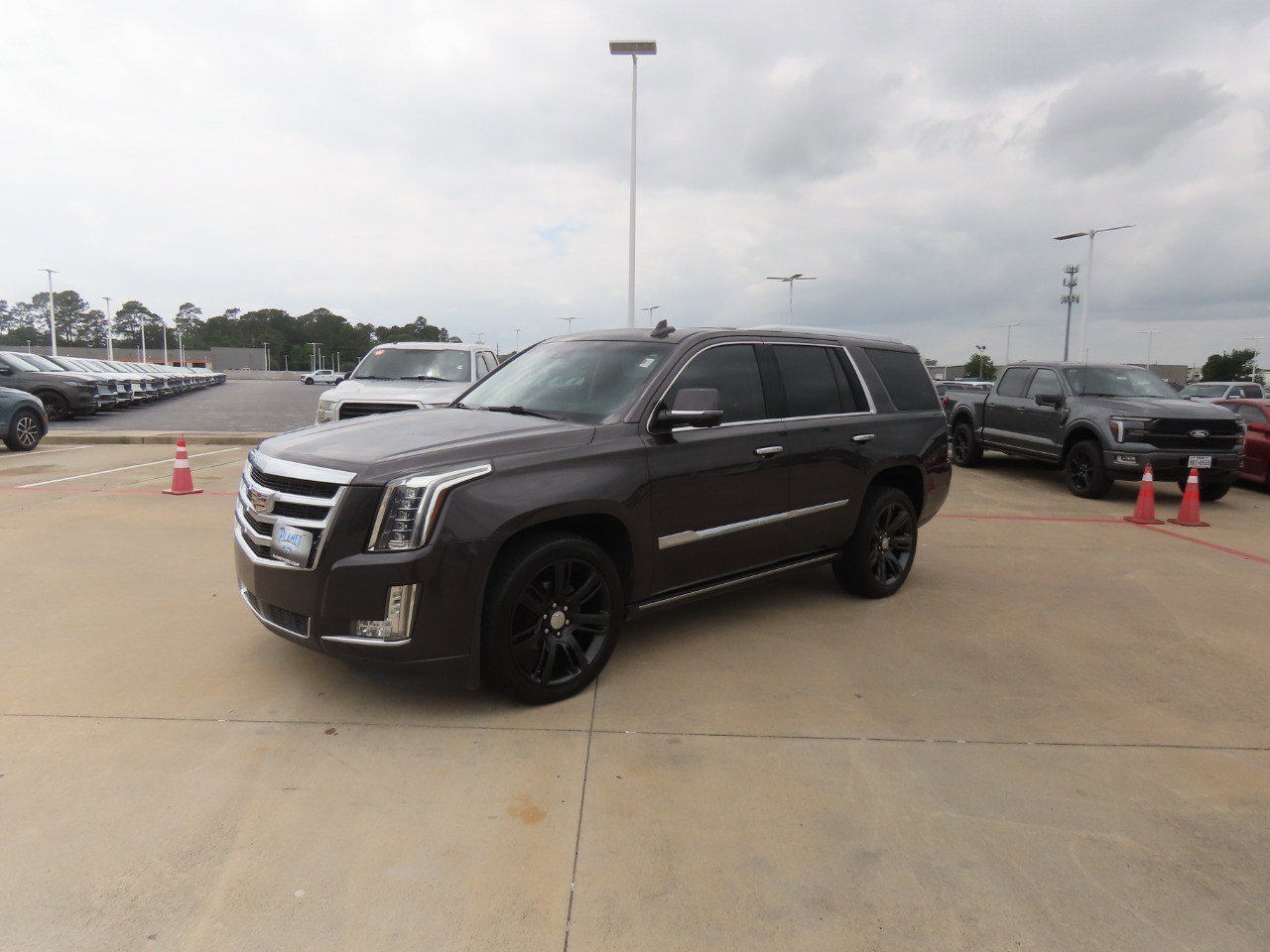 Used 2015 Cadillac Escalade Premium AWD/4WD image 2
