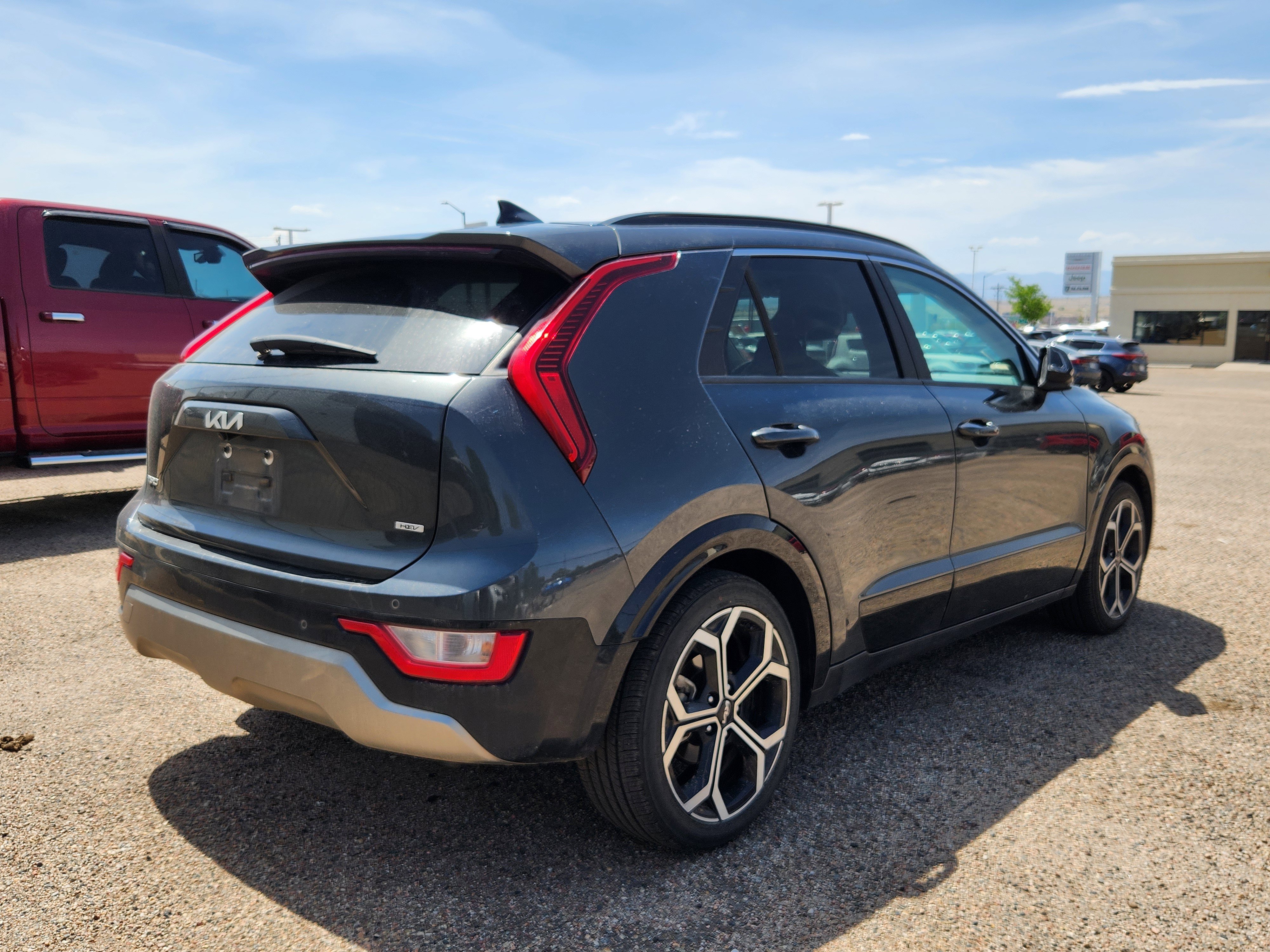 Used 2024 Kia Niro EX Touring image 5