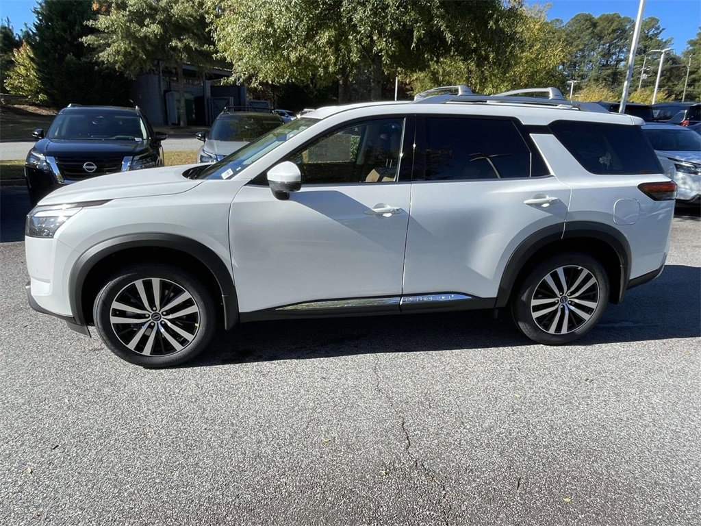 New 2025 Nissan Pathfinder Platinum image 2