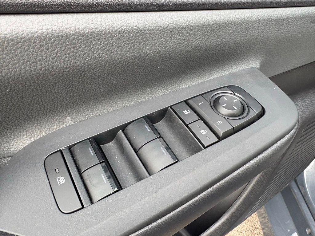 Used 2025 Toyota Prius LE image 15