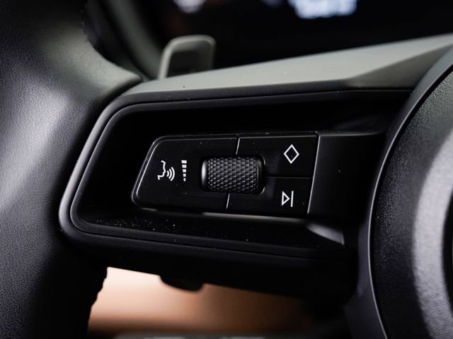 Certified 2025 Porsche Cayenne Coupe AWD/4WD image 16