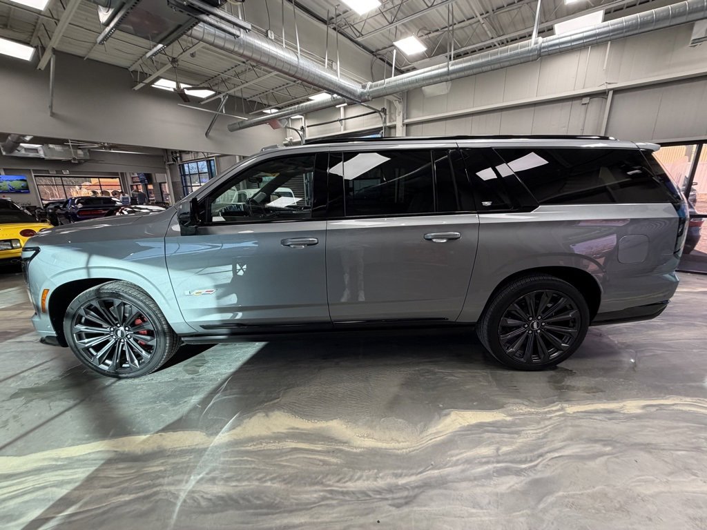 Used 2025 Cadillac Escalade ESV V image 50