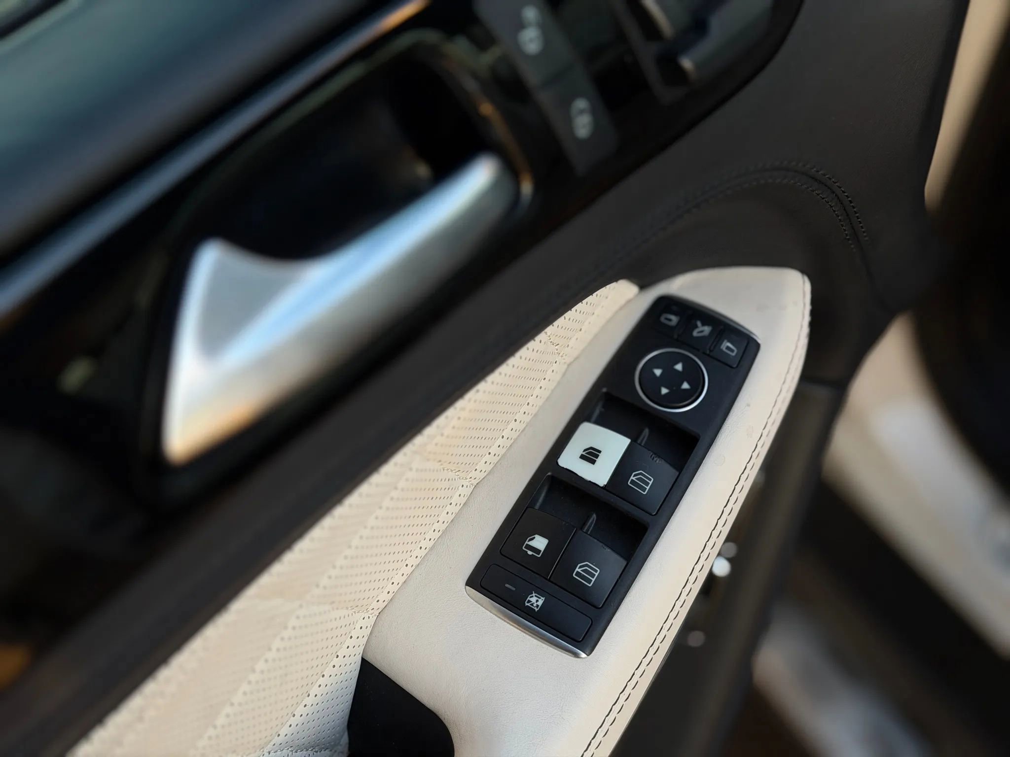 Used 2015 Mercedes-Benz GL 550 4MATIC image 10