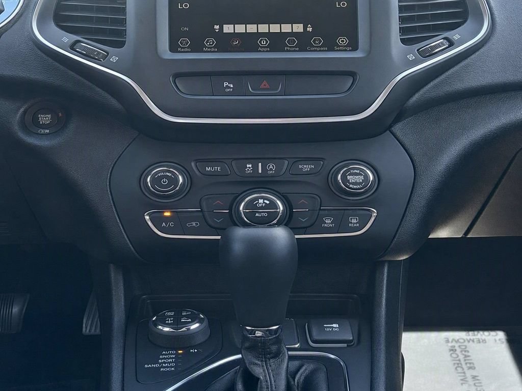 Used 2020 Jeep Cherokee Trailhawk AWD/4WD image 19