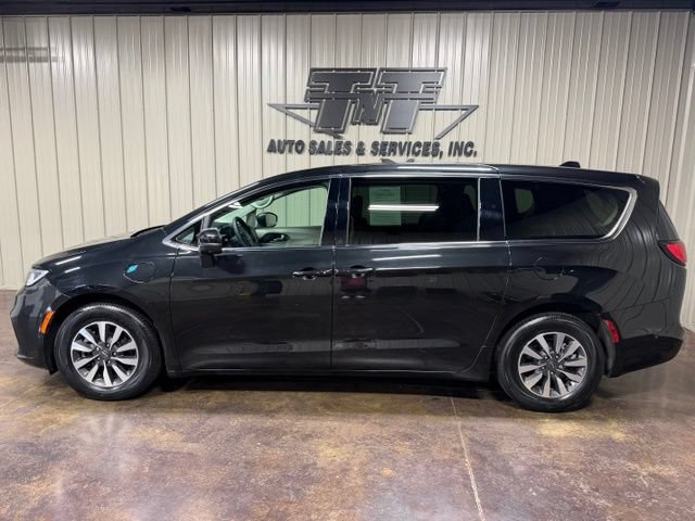 Used 2023 Chrysler Pacifica Touring-L FWD image 3