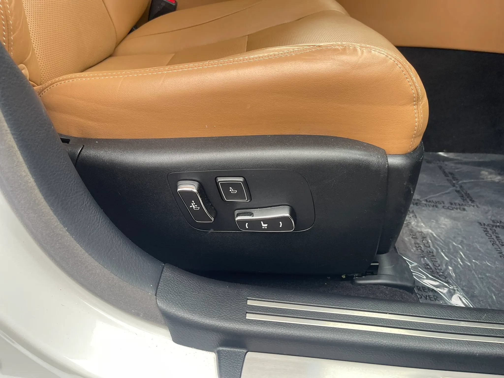 Used 2013 Lexus LS 460 w/ Comfort Pkg RWD image 16