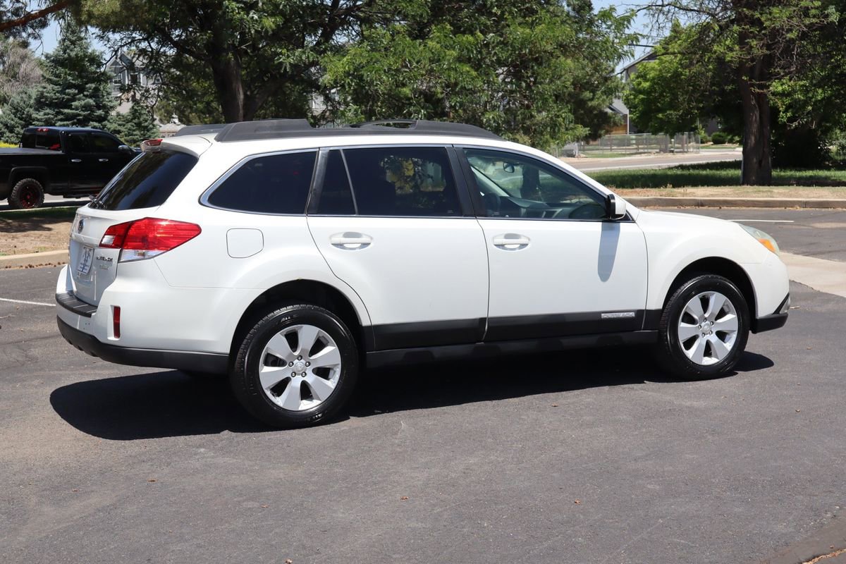 Used 2012 Subaru Outback 2.5i Premium w/ All-Weather Pkg AWD/4WD image 4