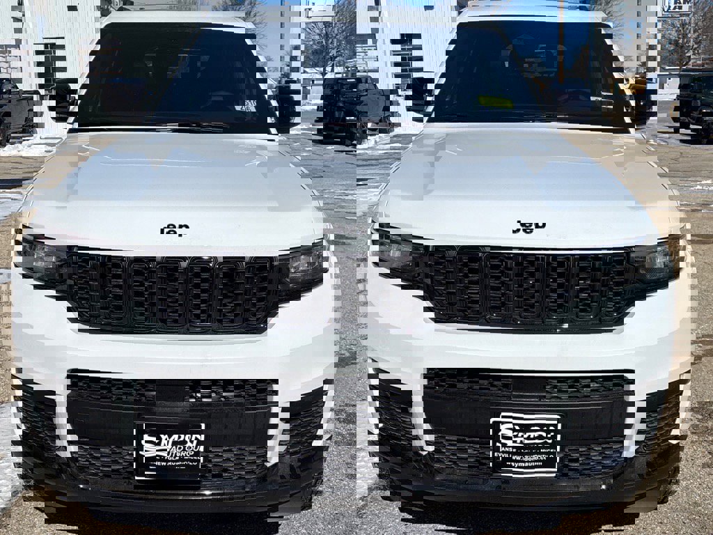 New 2025 Jeep Grand Cherokee L Altitude image 2