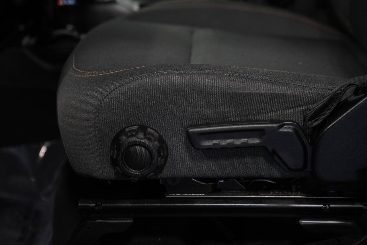 Used 2024 Jeep Wrangler Unlimited w/ Convenience Group AWD/4WD image 24