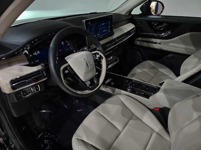 New 2025 Lincoln Corsair Reserve w/ Equipment Group 202A AWD/4WD image 16