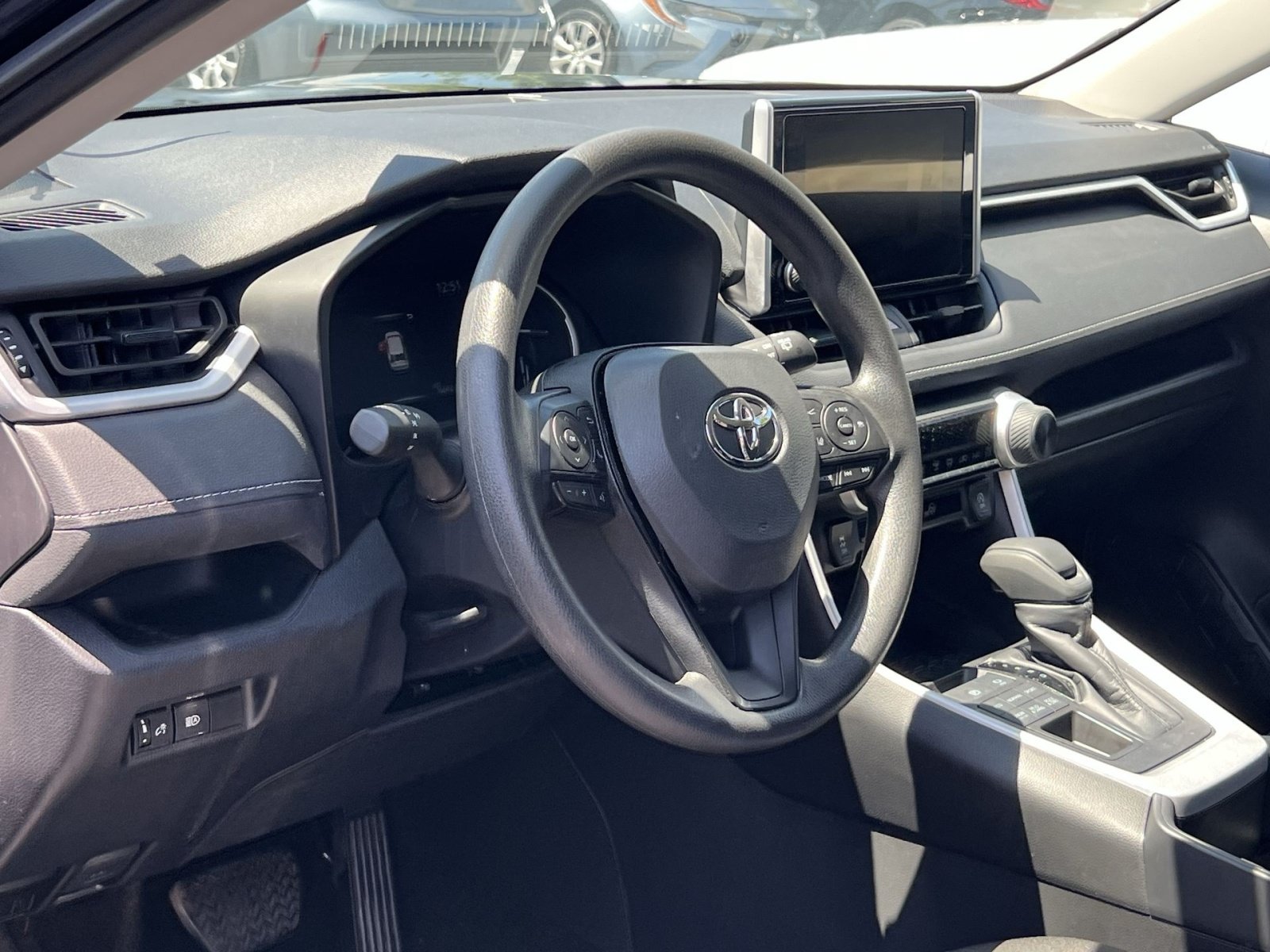 Used 2025 Toyota RAV4 LE AWD/4WD image 13
