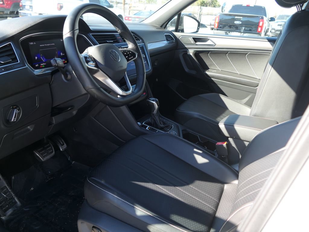 Used 2022 Volkswagen Tiguan SE R-Line image 10
