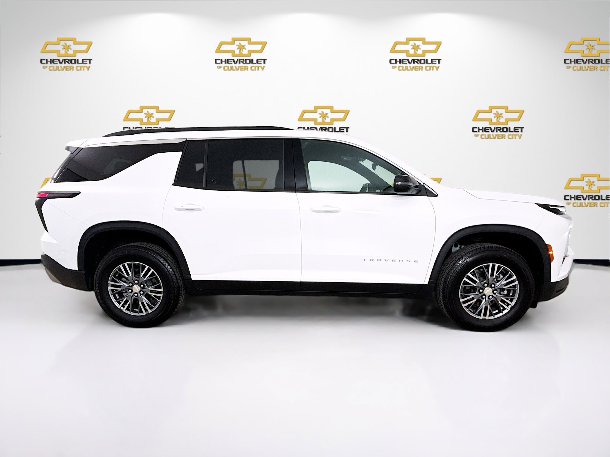 Used 2025 Chevrolet Traverse LT w/ LPO, Floor Liner Package AWD/4WD image 8