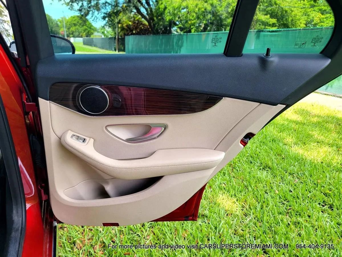 Used 2018 Mercedes-Benz C 300 Sedan image 41